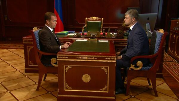 Медведев призвал нового главу РЖД приступать к работе без раскачки - Sputnik Грузия