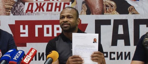 ჯონსმა იალტაში ჟურნალისტების თანდასწრებით რუსეთის პასპორტის მიღებაზე განცხადება დაწერა ჯონსმა იალტაში ჟურნალისტების თანდასწრებით რუსეთის პასპორტის მიღებაზე განცხადება დაწერა - Sputnik საქართველო