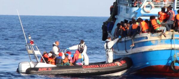 Операция в Средиземном море: итальянцы спасли тысячи беженцев у берегов Ливии - Sputnik Грузия