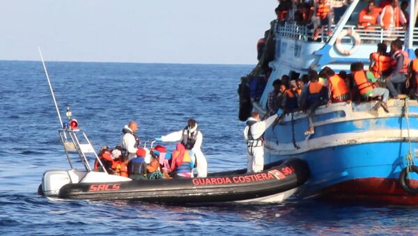 Операция в Средиземном море: итальянцы спасли тысячи беженцев у берегов Ливии - Sputnik Грузия