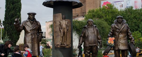 Памятник героям фильма Мимино в Тбилиси - Sputnik Грузия