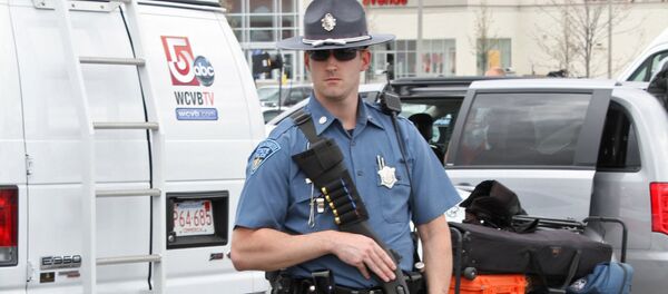 პოლიციელი სპეცოპერაციისას პოლიციელი სპეცოპერაციისას - Sputnik საქართველო