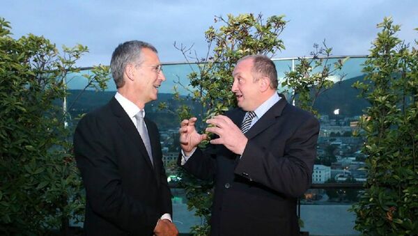 Президент Грузии Георгий Маргвелашвили и генеральный секретарь НАТО Йенс Столтенберг - Sputnik Грузия