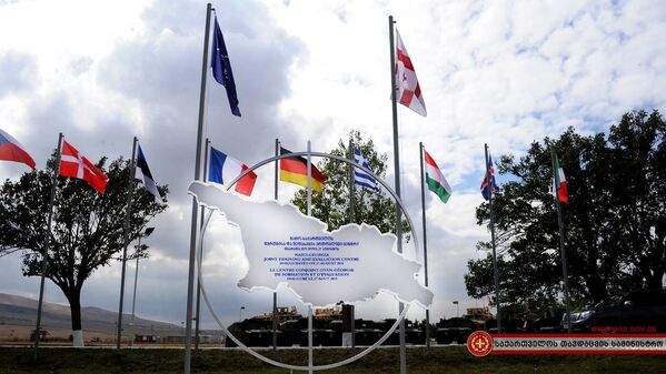 Учебно-тренировочный центр НАТО открылся на территории военного учебного центра Минобороны Грузии Крцаниси неподалеку от Тбилиси. - Sputnik Грузия