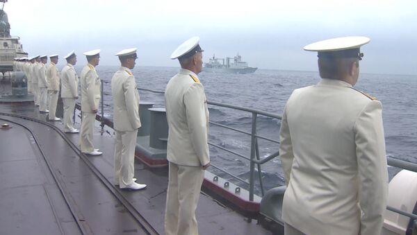 Моряки наблюдали за парадом кораблей РФ и КНР во Владивостоке - Sputnik Грузия