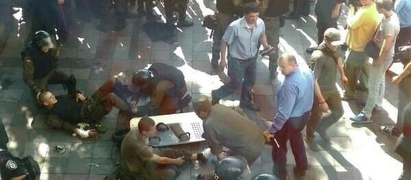 Киев. Раненые и пострадавшие при столкновениях под Радой - Sputnik Грузия