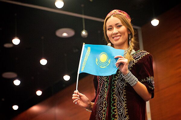 Участница из Казахстана - Акерке Искакова, на конкурсе Мисс Планета в Тбилиси. - Sputnik Грузия