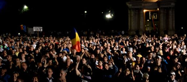 Лозунги и песни за отставку правительства, или Как прошла ночь в Кишиневе - Sputnik Грузия