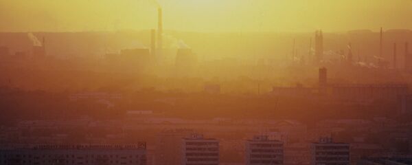 Смог над одним из городов в Кемеровской области Смог над одним из городов в Кемеровской области - Sputnik Грузия