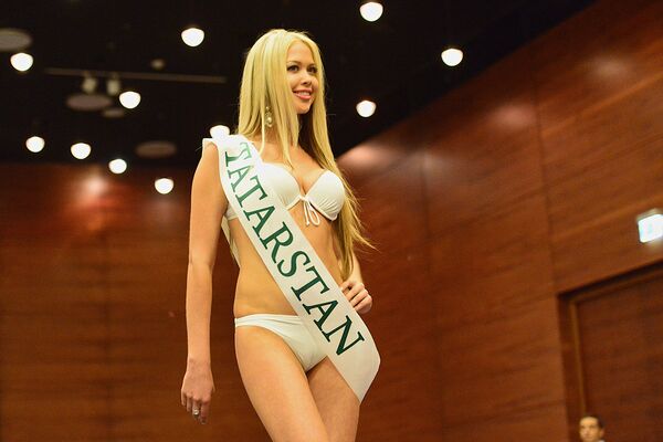Оценивает участниц конкурса Мисс Планета международное жюри, куда вошли представители 20 стран. - Sputnik Грузия