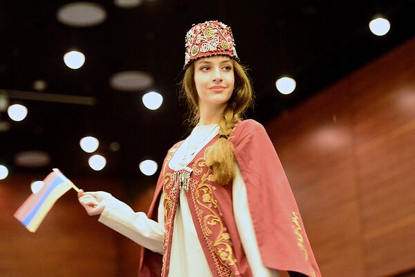 Участница из Армении - Даяна Давтян, на конкурсе Мисс Планета в Тбилиси. - Sputnik Грузия