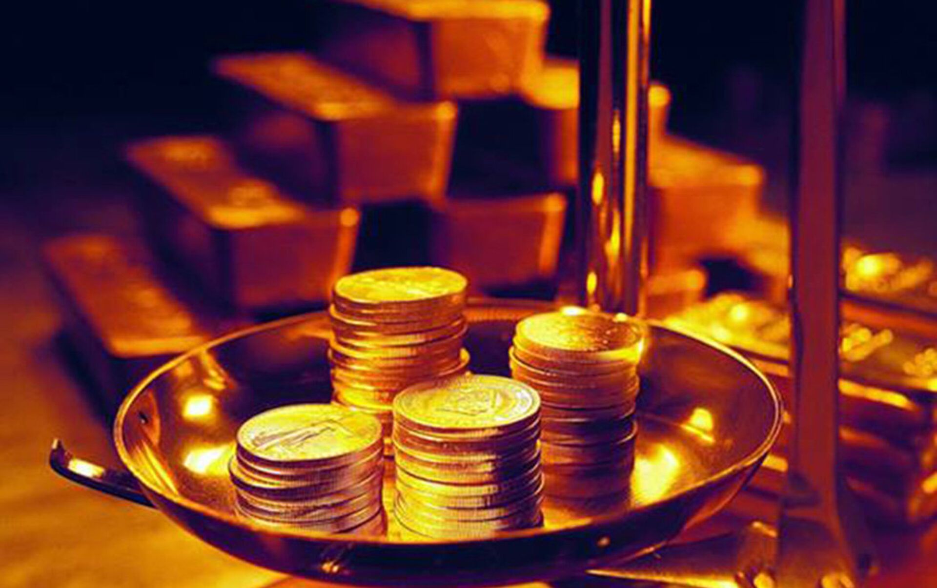 Выгодно вкладывать в золото. Деньги золото. Богатство. Весы с золотом. Депозит это.