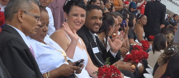 მასობრივი ქორწილი სტადიონზე: სან–პაულოში 400–ზე მეტი წყვილი დაქორწინდა მასობრივი ქორწილი სტადიონზე: სან–პაულოში 400–ზე მეტი წყვილი დაქორწინდა - Sputnik საქართველო