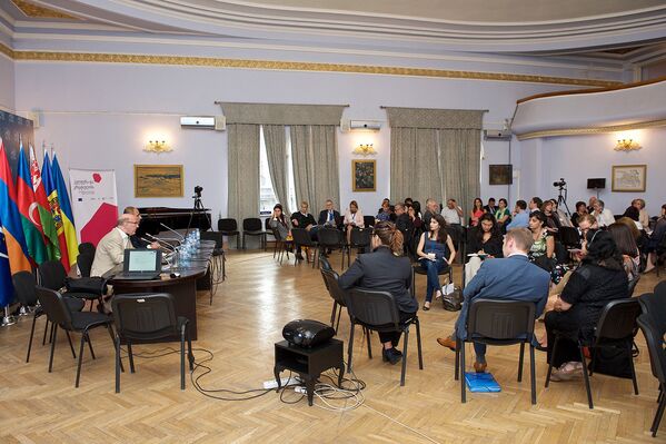 Также представители ЕС и программы Культура и Креативность встретились с деятелями культуры Грузии и обсудили с ними приоритеты сотрудничества. - Sputnik Грузия