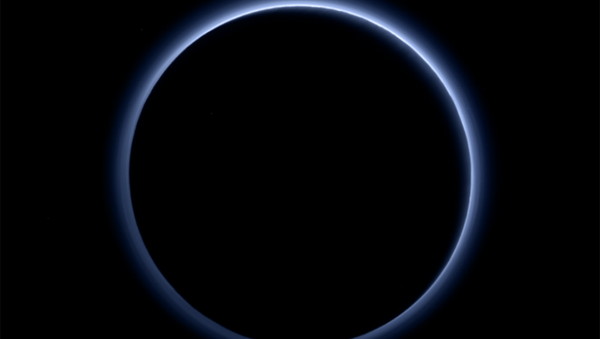 Атмосферная дымка Плутона синего цвета - Sputnik Грузия