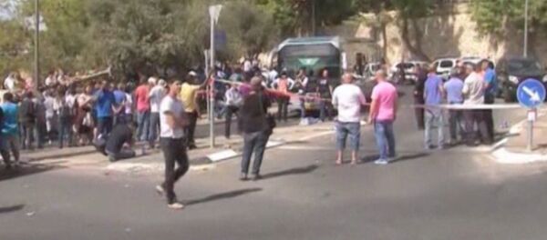 Вооруженные палестинцы напали на автобус в Иерусалиме. Кадры с места ЧП - Sputnik Грузия