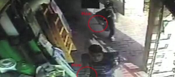 Камеры наблюдения сняли нападения палестинцев с ножами на израильтян Камеры наблюдения сняли нападения палестинцев с ножами на израильтян - Sputnik Грузия