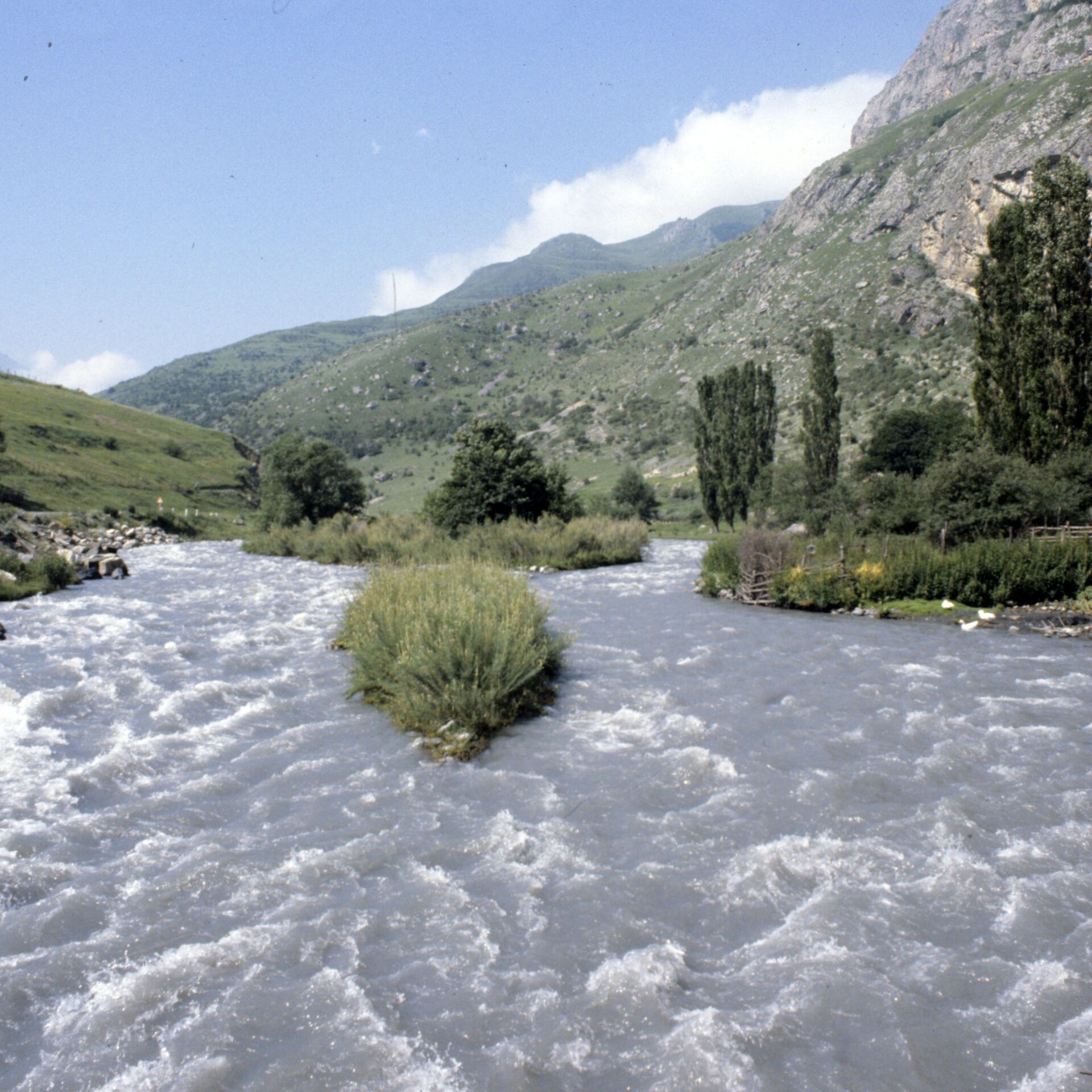 Бекрумс рек. Река Терек в Дагестане. Исток реки Терек. Верхний Ларс Терек. Река Терек Терский район.