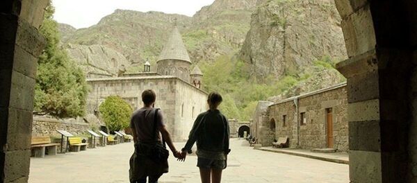 კადრი რეზო გიგინეიშვილის ფილმიდან სიყვარული აქცენტით 2: საზღვრების გარეშე კადრი რეზო გიგინეიშვილის ფილმიდან სიყვარული აქცენტით 2: საზღვრების გარეშე - Sputnik საქართველო