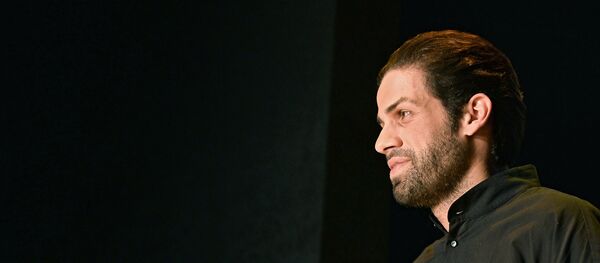 Модель на показе одежды из новой коллекции дизайнера Гоги Никабадзе - Sputnik Грузия