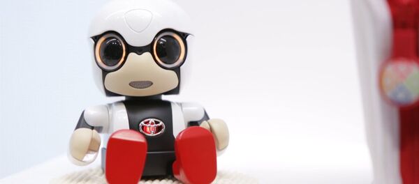 Робот-попутчик сверкал глазами и разговаривал с гостями Токийского автосалона - Sputnik Грузия