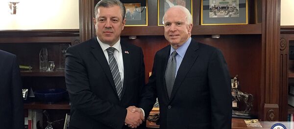 Георгий Квирикашвили и Джон Маккейн - Sputnik Грузия