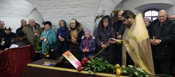 Похороны жертв крушения А-321 в Новгородской области Похороны жертв крушения А-321 в Новгородской области - Sputnik Грузия