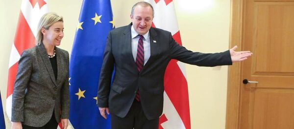 პრეზიდენტი ევროკავშირის უმაღლეს კომისარს საგარეო და უსაფრთხოების პოლიტიკის საკითხებში ფედერიკა მოგერინის შეხვდა პრეზიდენტი ევროკავშირის უმაღლეს კომისარს საგარეო და უსაფრთხოების პოლიტიკის საკითხებში ფედერიკა მოგერინის შეხვდა - Sputnik საქართველო