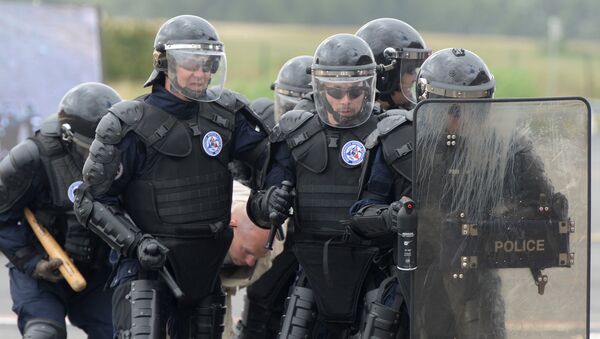 Сотрудники французской полиции - Sputnik Грузия