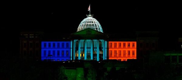 Резиденция президента Грузии в цветах французского флага - Sputnik Грузия