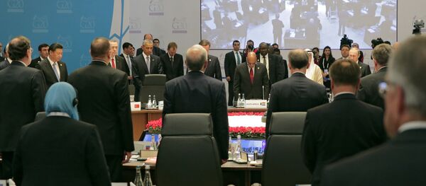 во время минуты молчания перед началом заседания саммита Группы двадцати (G20) - Sputnik Грузия