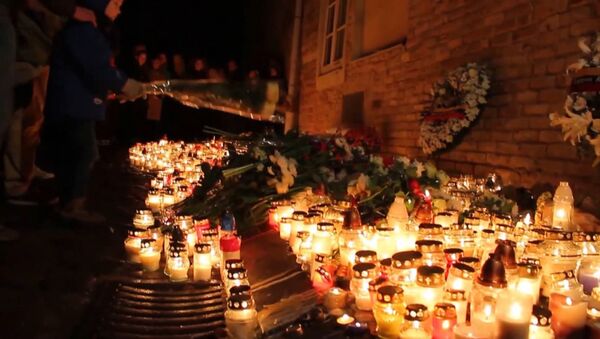Жители разных стран зажигали свечи в знак солидарности с Парижем - Sputnik Грузия
