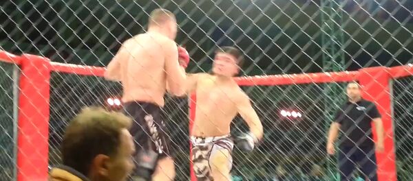 Кыргызстанец за минуту нокаутировал чемпиона мира по ММА из Молдовы - Sputnik Грузия