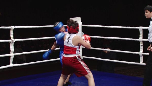 Девушки дрались не жалея друг друга на чемпионате КР по боксу - Sputnik Грузия