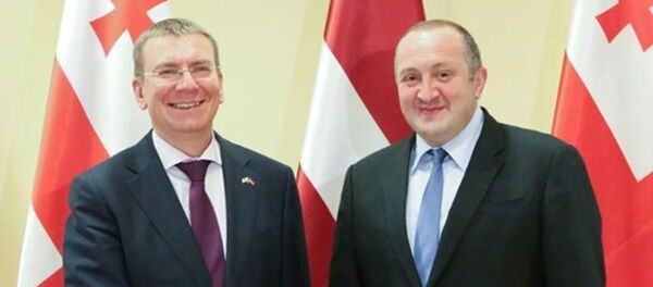 Министр иностранных дел Латвии Эдгарс Ринкевичс и президент Грузии Георгий Маргвелашвили - Sputnik Грузия