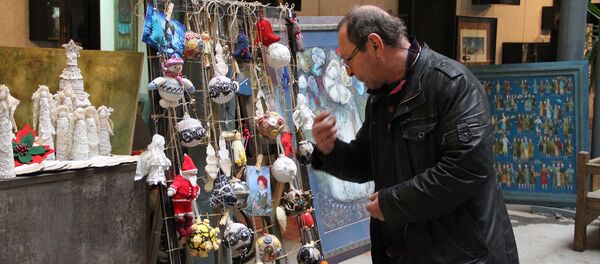 უჩვეულო საახალწლო სათამაშოები - თბილისელები ახალი წლისთვის ემზადებიან უჩვეულო საახალწლო სათამაშოები - თბილისელები ახალი წლისთვის ემზადებიან - Sputnik საქართველო