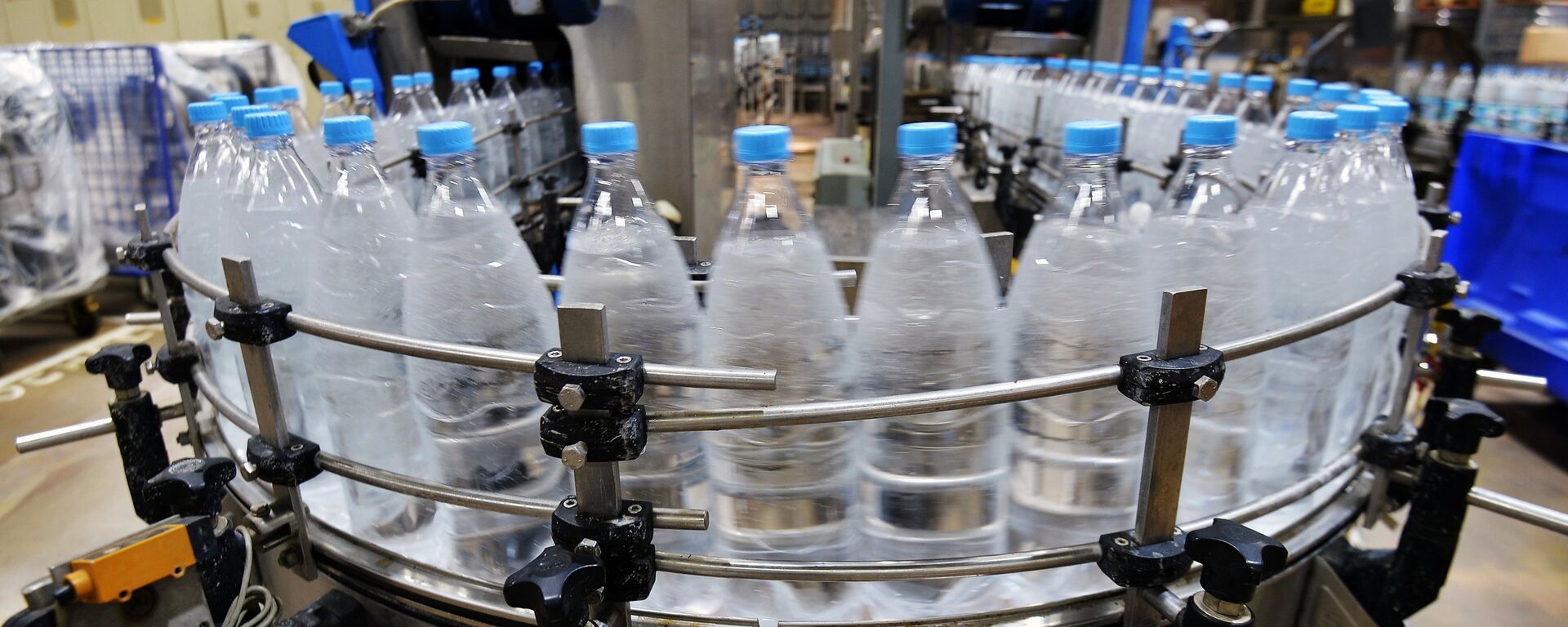 Розлив питьевой воды - Sputnik Грузия, 1920, 13.02.2026