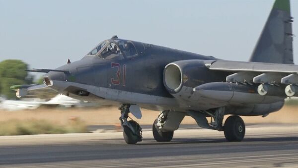 Вылет на боевое задание российского Су-25 с авиабазы в Сирии - Sputnik Грузия