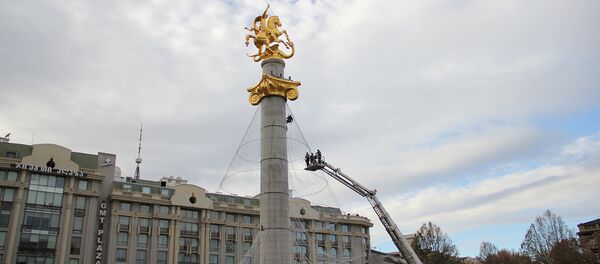 წერეთლის შექმნილი ქანდაკება საახალწლო ნაძვის ხედ გადააქციეს წერეთლის შექმნილი ქანდაკება საახალწლო ნაძვის ხედ გადააქციეს - Sputnik საქართველო