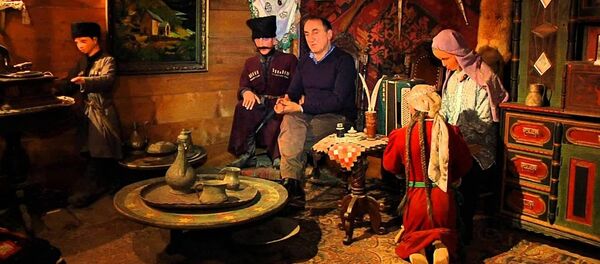 ქემალ თურმანიძე თავის ნამუშევრებთან - Sputnik საქართველო