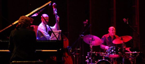 Звезды джаза выступили перед Новым годом в Тбилиси - Sputnik Грузия