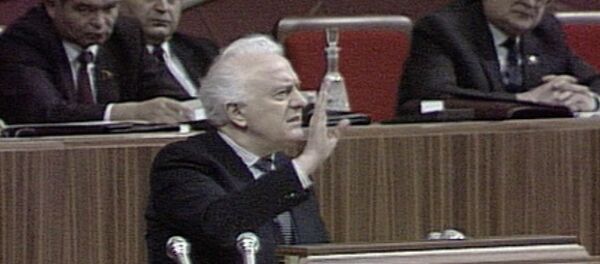 შევარდნაძე დიქტატურისადმი პროტესტის ნიშნად ტოვებს საგარეო საქმეთა სამინისტროს. არქივი შევარდნაძე დიქტატურისადმი პროტესტის ნიშნად ტოვებს საგარეო საქმეთა სამინისტროს. არქივი - Sputnik საქართველო