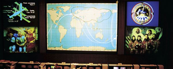 В Центре управления полетами В Центре управления полетами - Sputnik Грузия