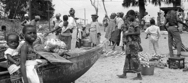 Жители деревни встречают рыбаков - Sputnik Грузия