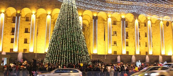 თბილისის ქუჩებში სანტა კლაუსები და თოვლის ბაბუები გამოჩნდნენ თბილისის ქუჩებში სანტა კლაუსები და თოვლის ბაბუები გამოჩნდნენ - Sputnik საქართველო