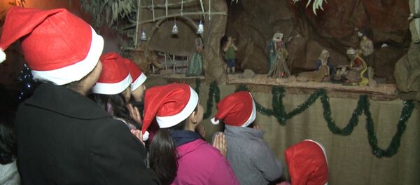 Молитва у вертепа и Санта – сирийские христиане отметили Рождество - Sputnik Грузия