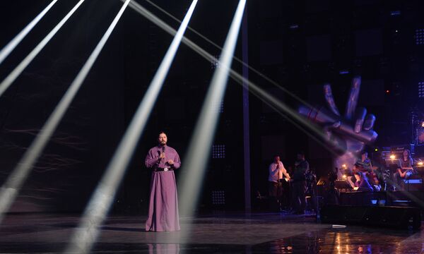 Участник музыкального проекта Первого канала Голос иеромонах Фотий - Sputnik Грузия