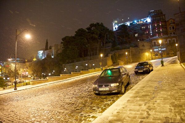 За всю зиму снег в Тбилиси выпадает считанное количество раз. - Sputnik Грузия