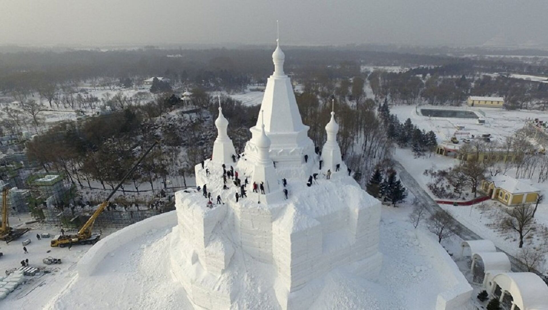 снежная крепость