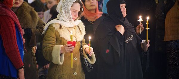 верующие в храме Самеба - Sputnik Грузия